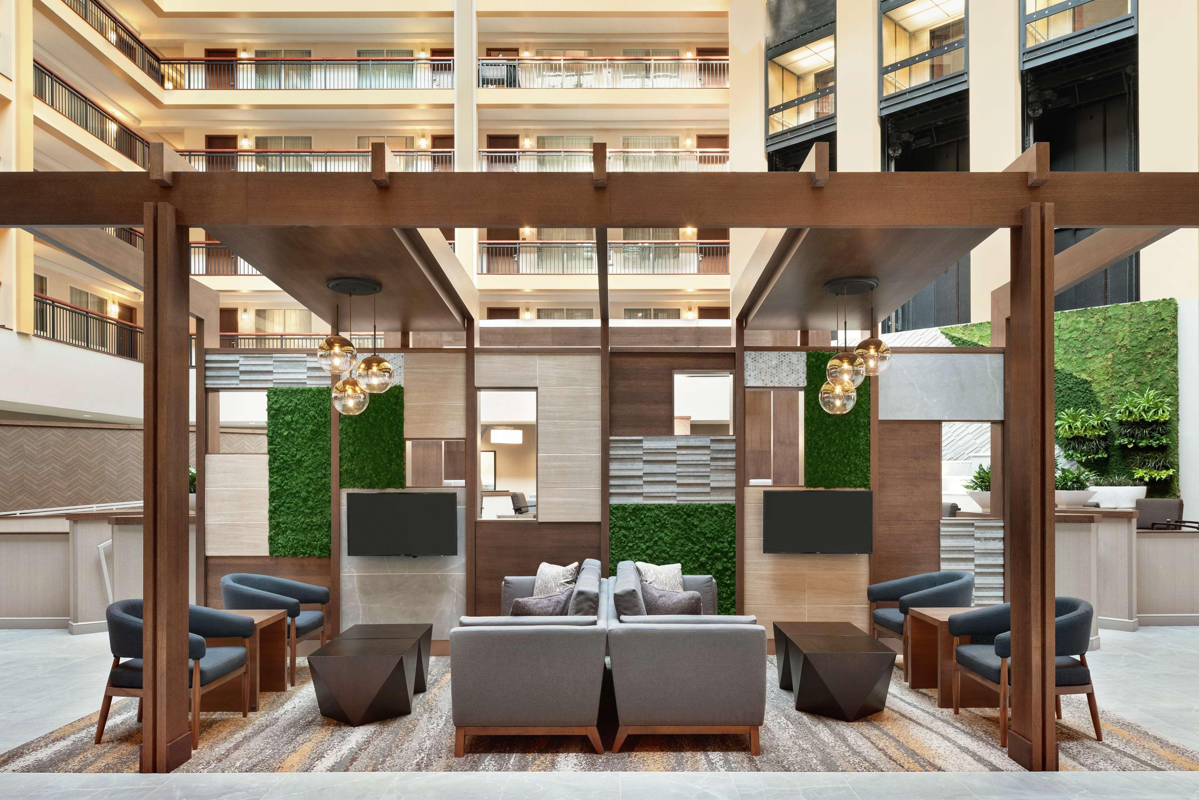 Embassy Suites By Hilton Cleveland Rockside Independence Exterior photo