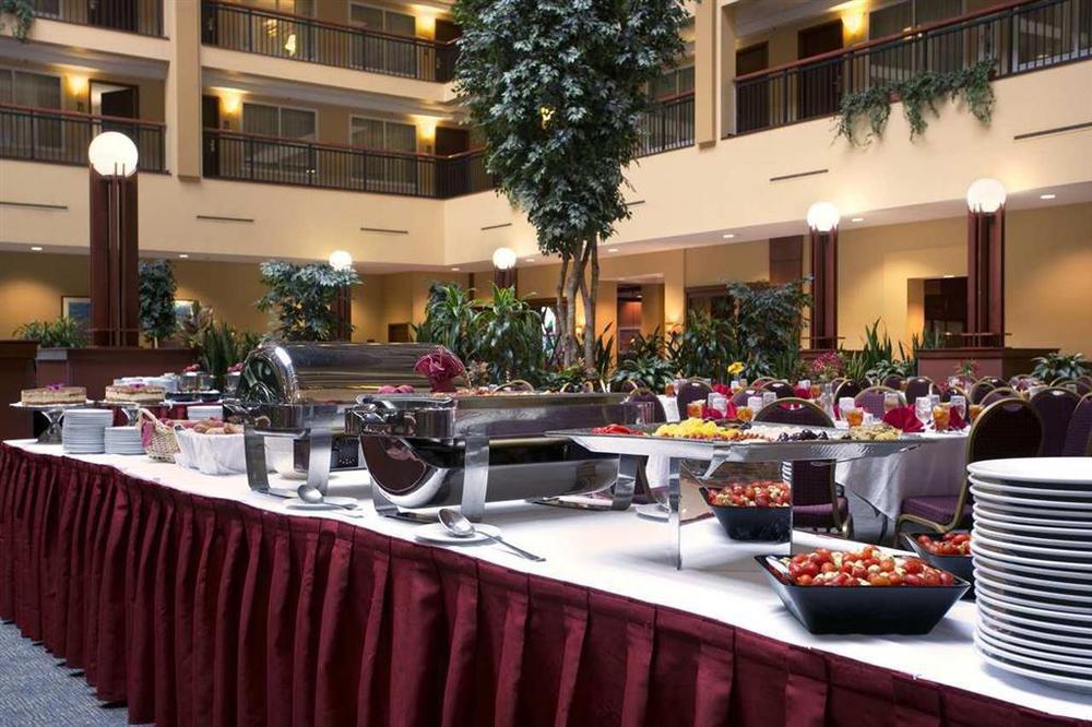 Embassy Suites By Hilton Cleveland Rockside Independence Restaurant photo